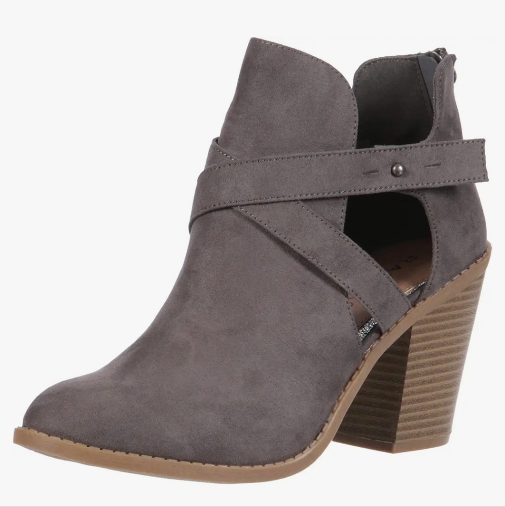 Indigo Rd Micro Suede Chunky Stacked Heels With Side Cut-Outs Booties Size 8.5